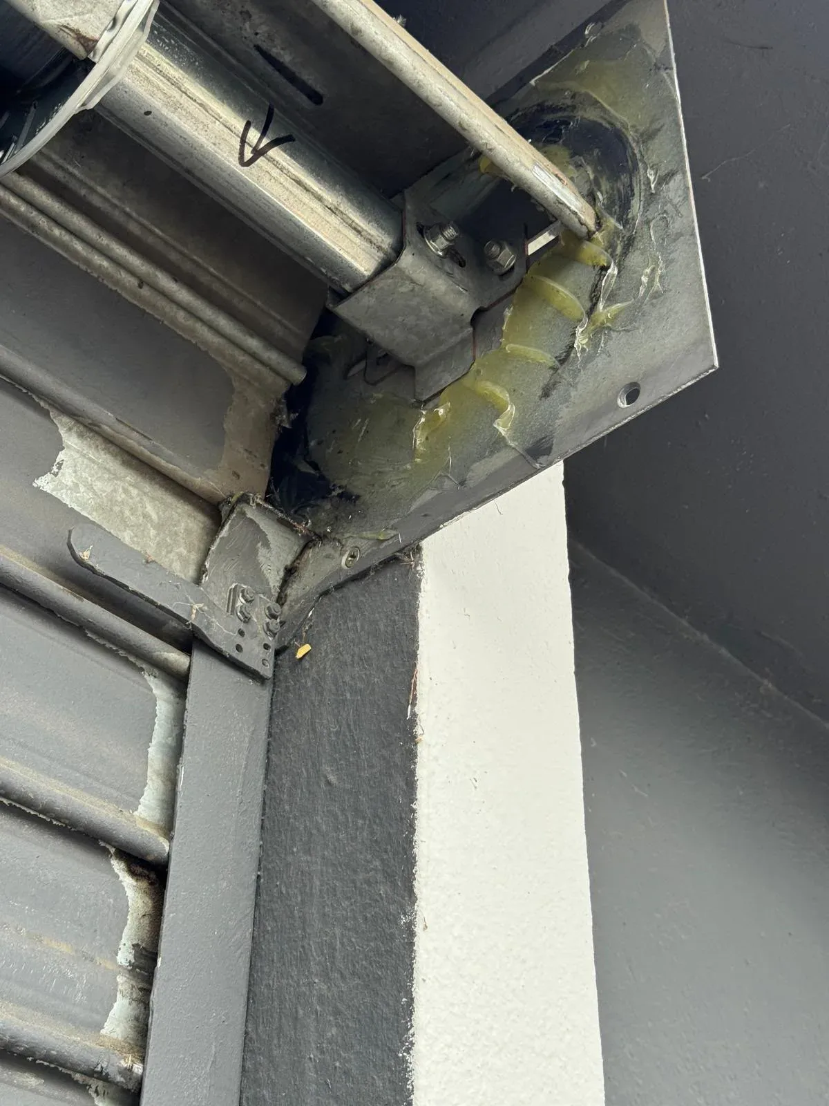 Entretien et maintenance de rideau métallique à Paris 8